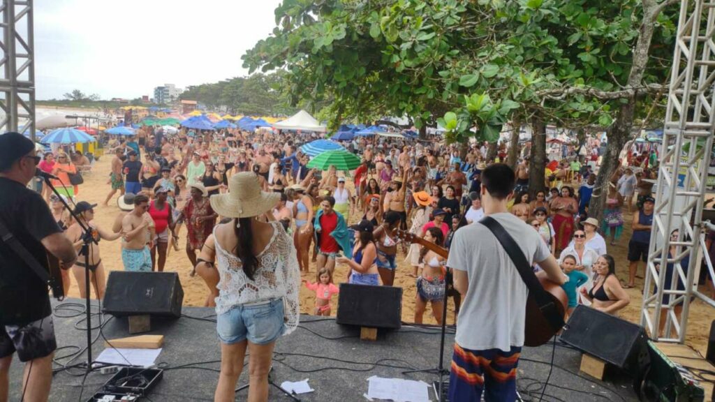 castelhanos show - Anchieta tem programação de verão com shows, esportes e luaus