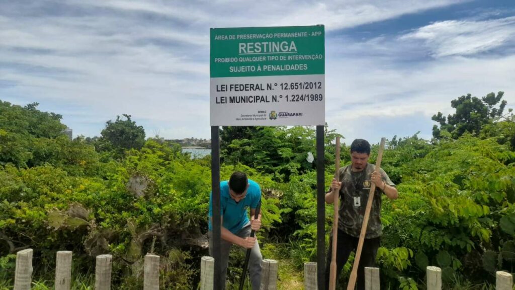 Guarapari instala placas de identificação em áreas de restinga e manguezais
