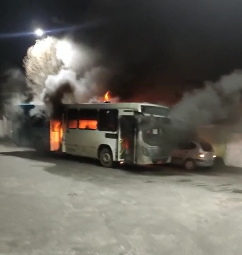 Polícia prende cobrador suspeito de atear fogo em ônibus em Guarapari