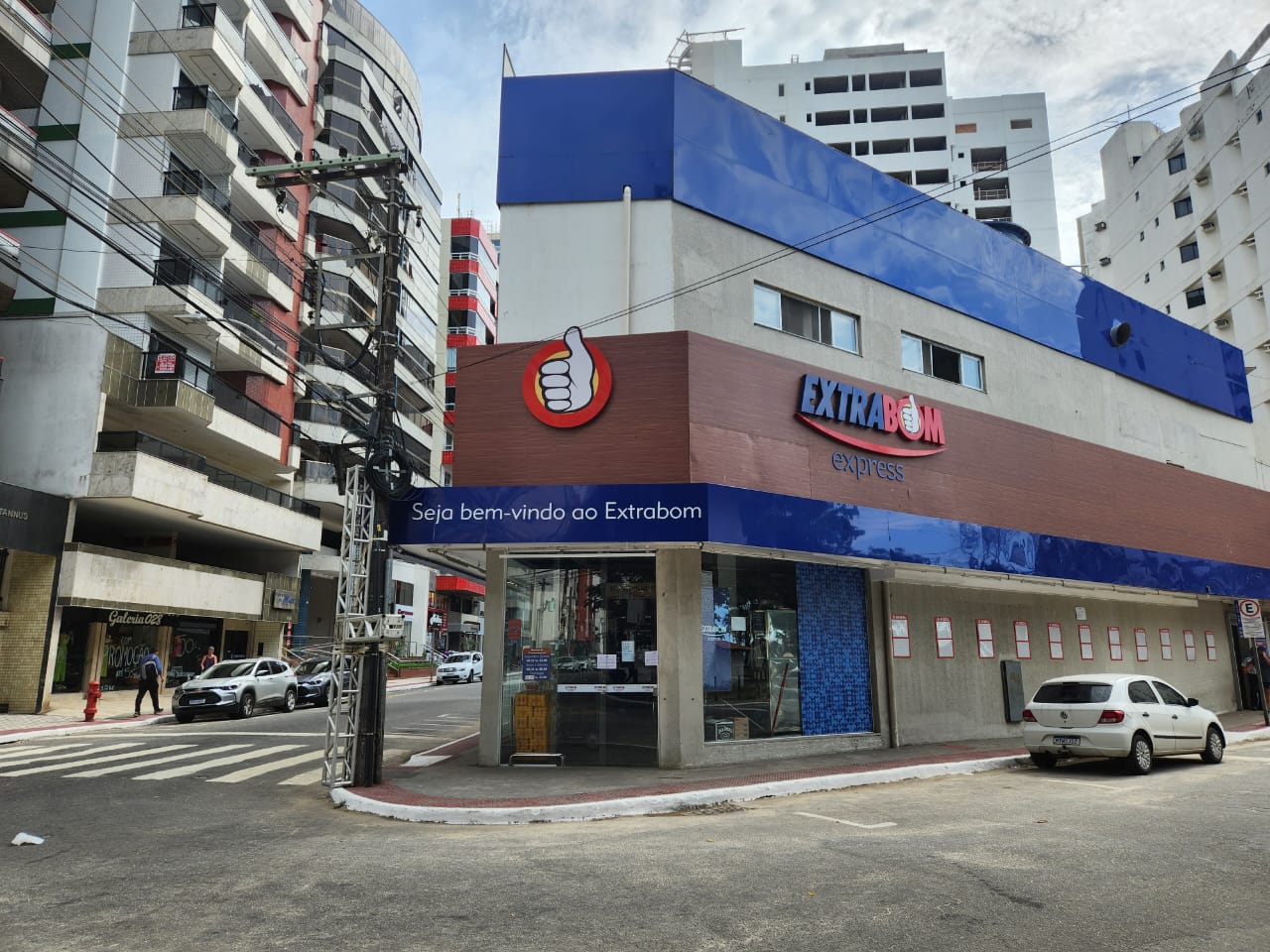 Supermercado com alvará vencido é interditado em Guarapari