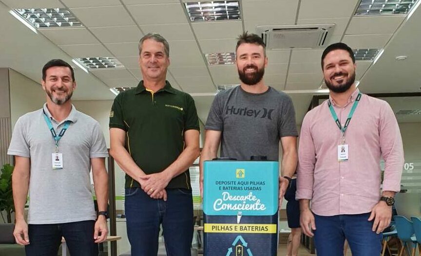 ‘Papa pilhas’: parceria do Sicoob com Prefeitura de Alfredo Chaves busca diminuir impacto no meio ambiente