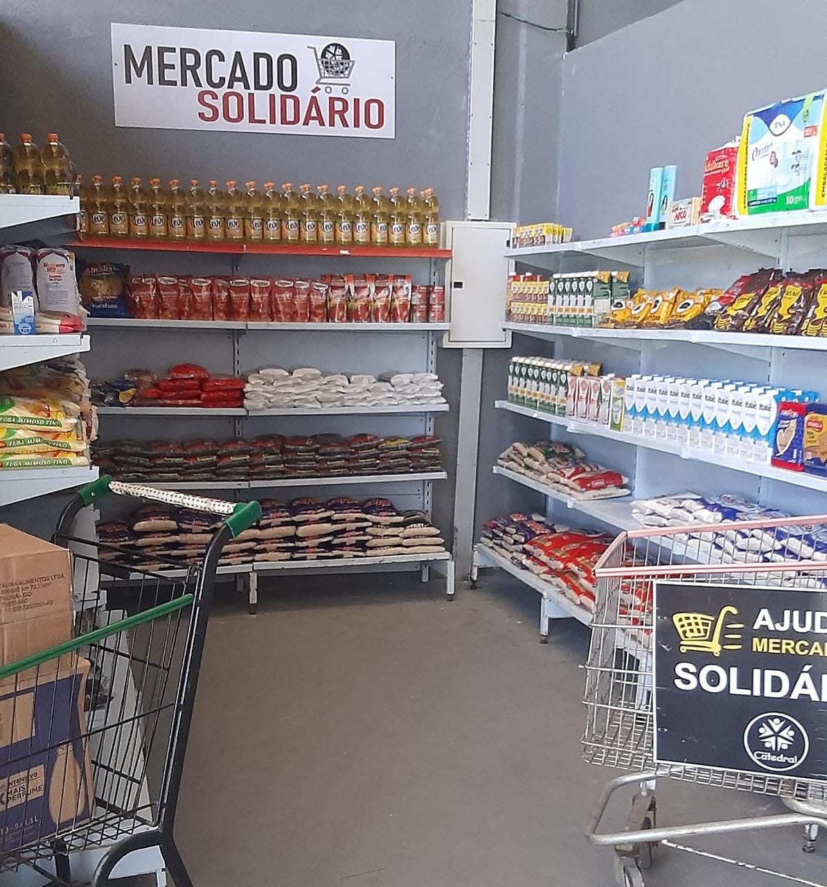 Mercado Solidário: igreja arrecada e doa alimentos a famílias carentes em Guarapari