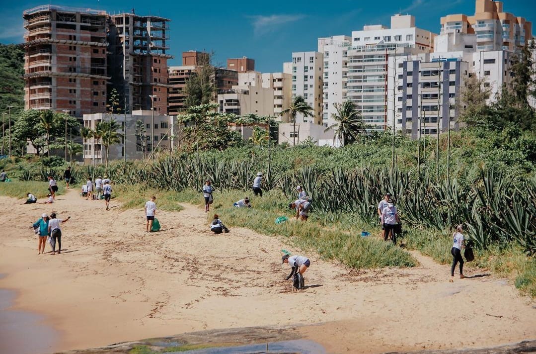 Instituto promove nesse domingo (19) novo mutirão de limpeza em praias de Guarapari