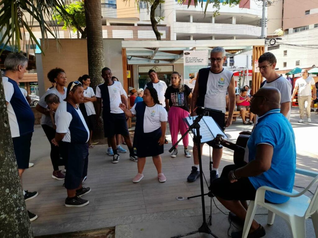 Dia da Síndrome de Down: APAE Guarapari comemora com apresentações e conscientização