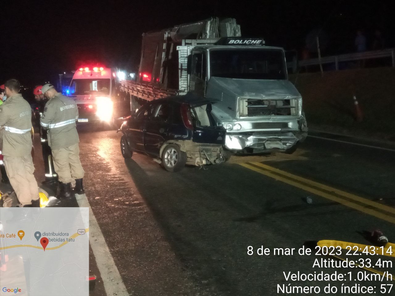 Acidente entre carro e caminhão deixa casal morto em Guarapari