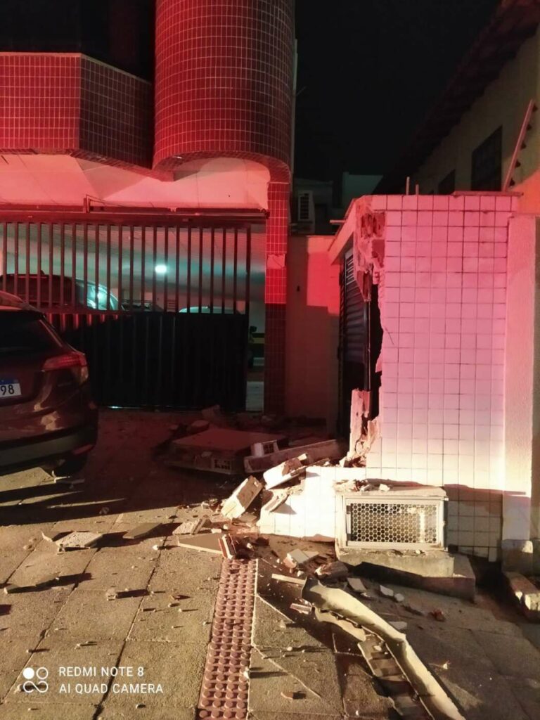 Motorista bêbado foge da PRF, bate em muro e acaba preso em Guarapari