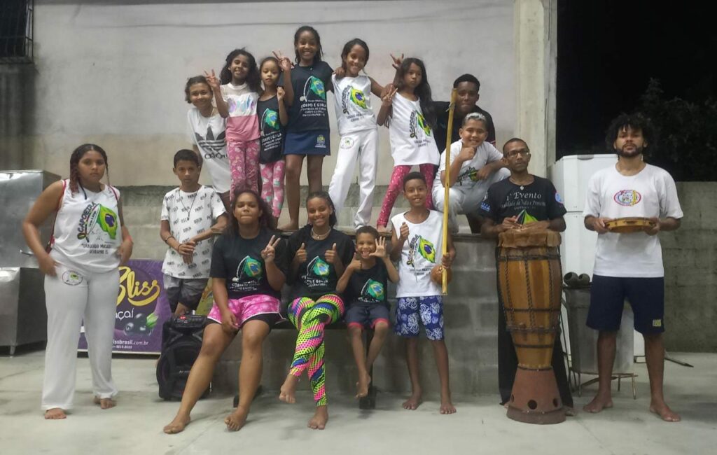 Projeto oferece aulas gratuitas de atletismo, capoeira e jiu-jitsu para crianças de Guarapari