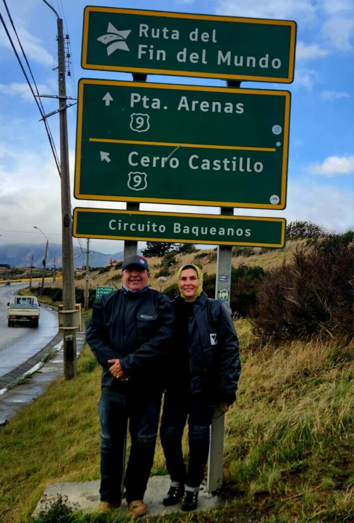 Guarapari: juntos há 33 anos, casal viaja o mundo de motocicleta e não pensa em parar