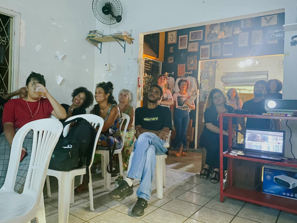Cineclube apresenta sessão gratuita de filmes baseados em livros em Guarapari