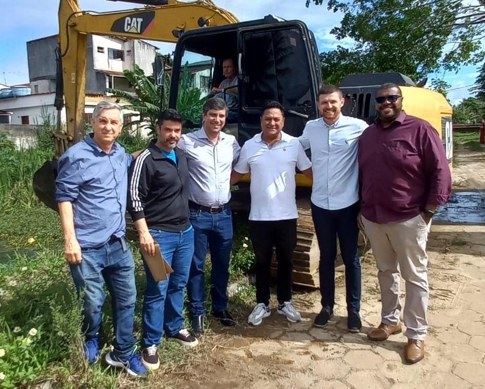Cesan e prefeitura de Guarapari iniciam limpeza do rio Meaípe