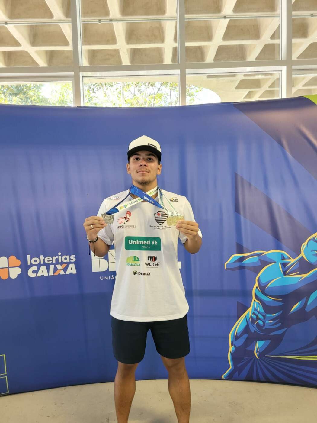 Nadador de Guarapari conquista dois ouros e uma prata em circuito nacional paralímpico
