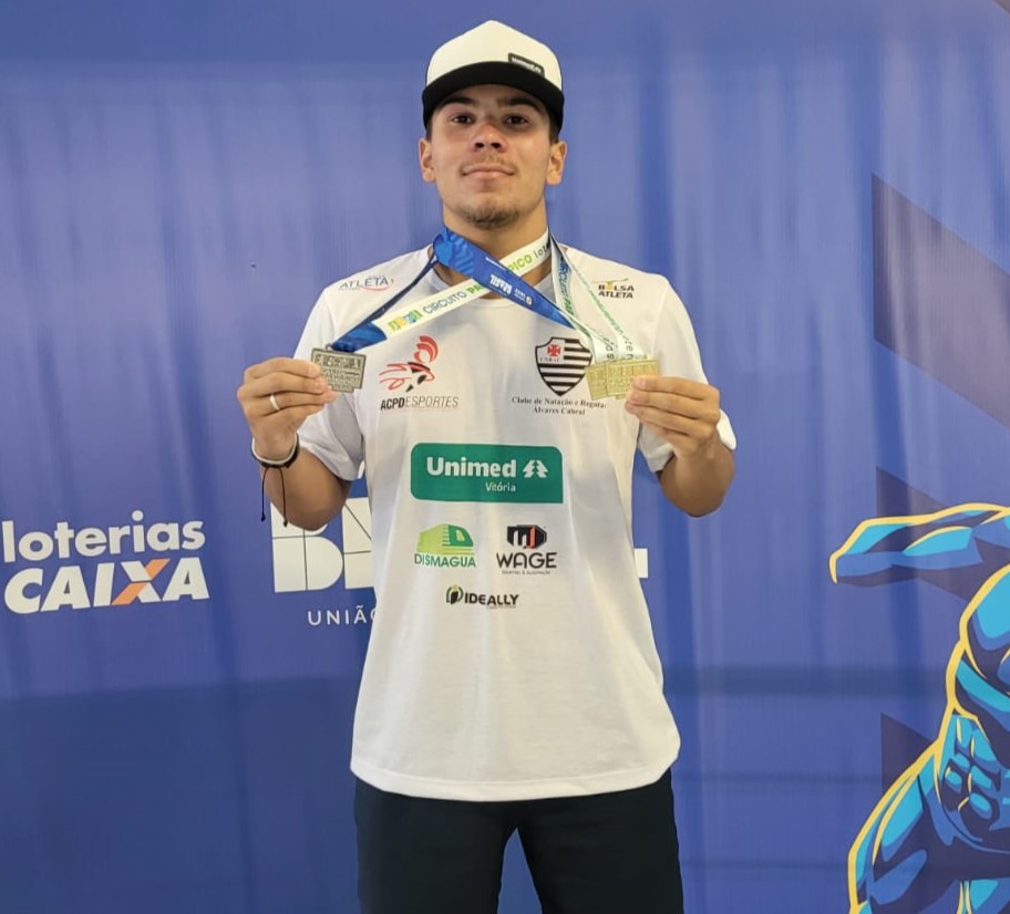 Nadador de Guarapari conquista dois ouros e uma prata em circuito nacional paralímpico