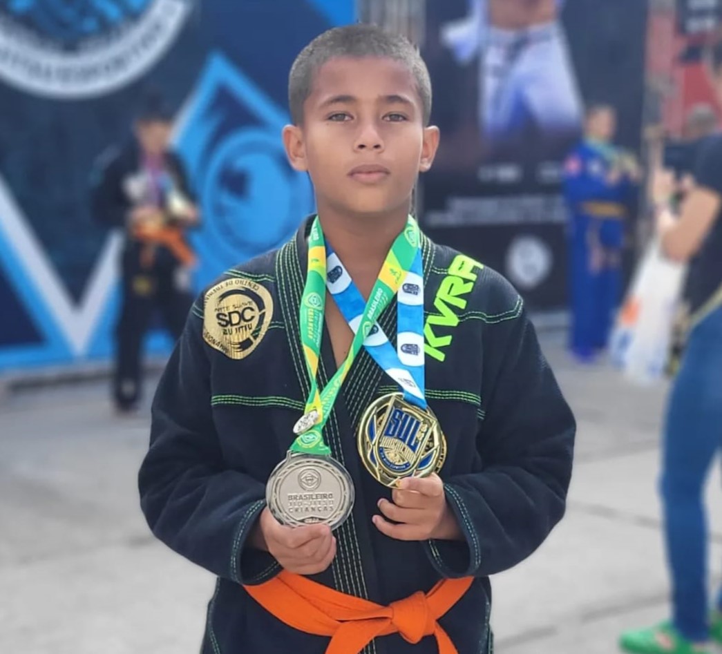 Lutador mirim de Guarapari conquista dois pódios no jiu-jitsu