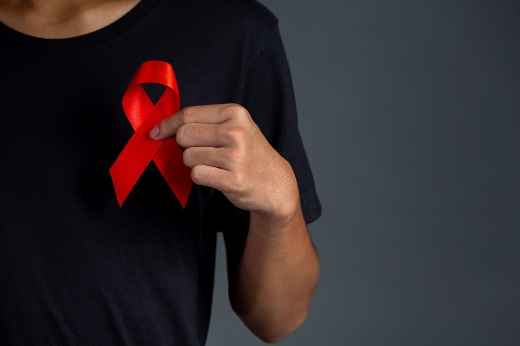 Maio vermelho: campanha alerta para prevenção da hepatite