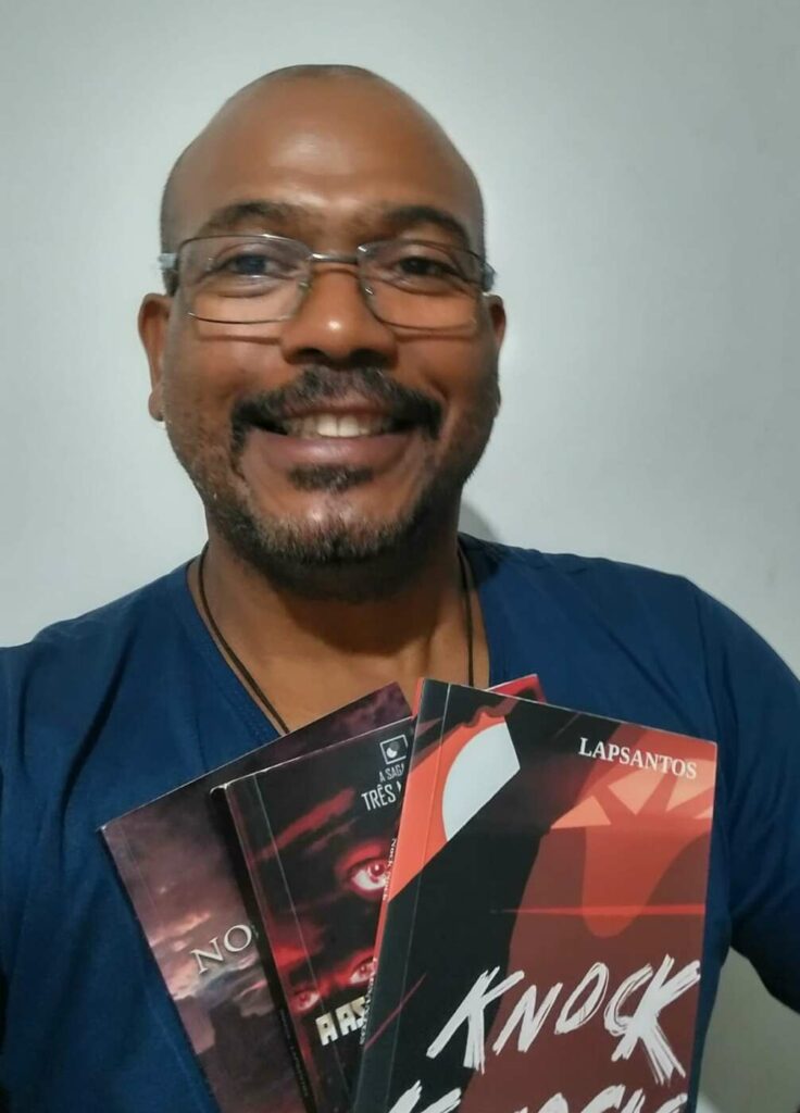 Autor de seis livros, com um entre os mais vendidos na internet, professor de Guarapari prepara nova obra