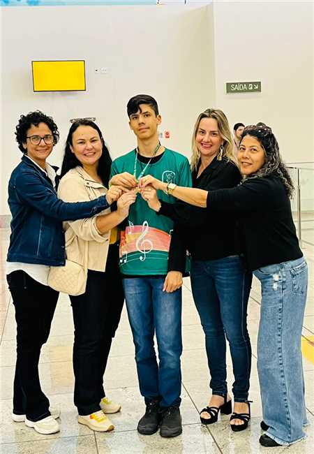 Alfredo Chaves comemora vitória de aluno na Olimpíada de Matemática