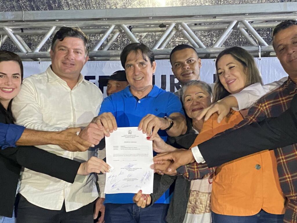 Prefeito de Guarapari assina ordem de serviço para a construção do Mercado do Artesanato