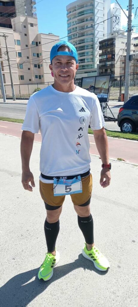 Guarapari: ultramaratonista corre sete maratonas em sete dias em prol de instituições do ES