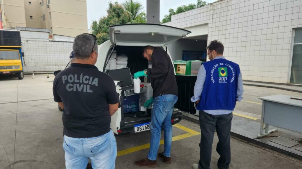 Polícia interdita postos de combustíveis em Guarapari após encontrar substância tóxica no etanol