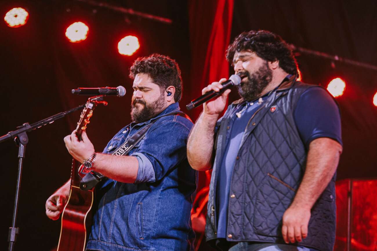 César Menotti & Fabiano encerram Festa da Banana e do Leite com show gratuito em Alfredo Chaves