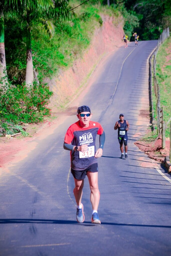3ª edição da Meia Maratona das Montanhas reúne mais de 300 corredores em Guarapari
