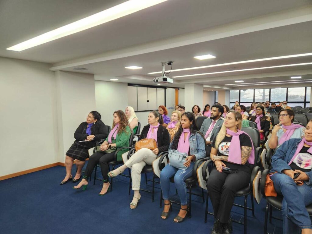 OAB Guarapari debate violência política contra mulheres com a presença de autoridades