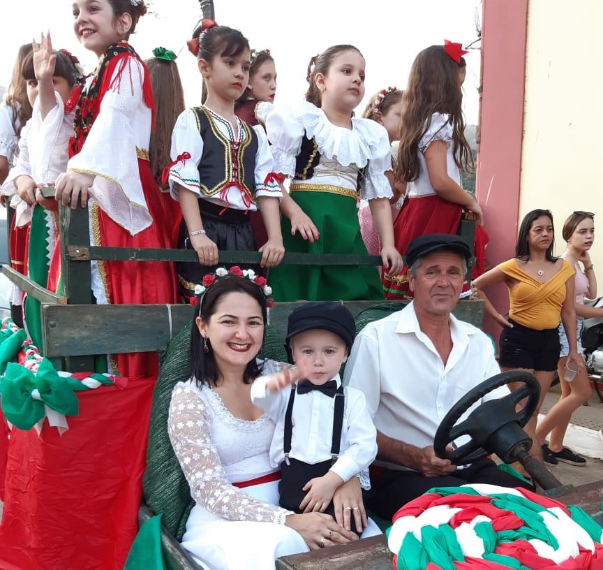 Festa celebra costumes da imigração italiana no interior de Anchieta
