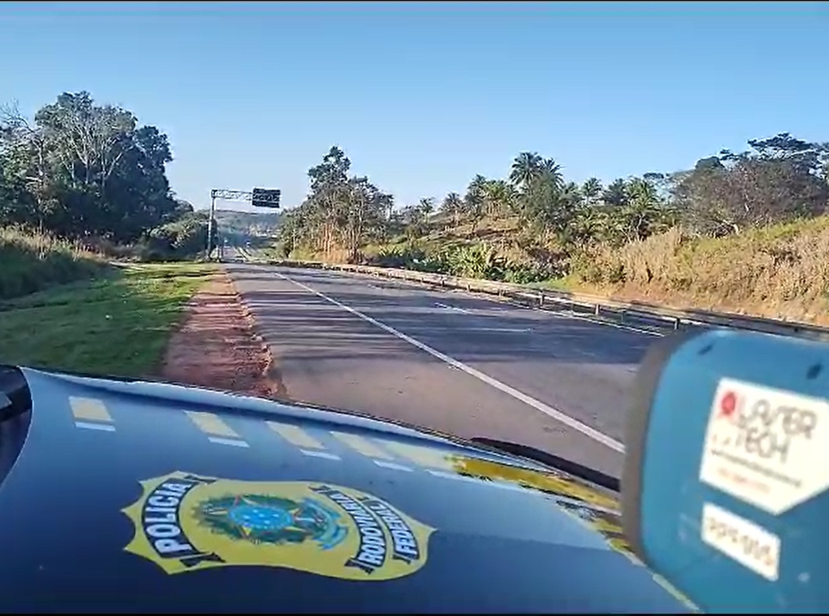 Motociclista é flagrado trafegando a 198 km/h na BR-101, em Guarapari