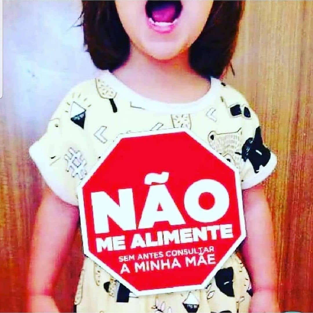 Coluna Papo de Pediatra: Não dê comida para uma criança sem autorização dos pais