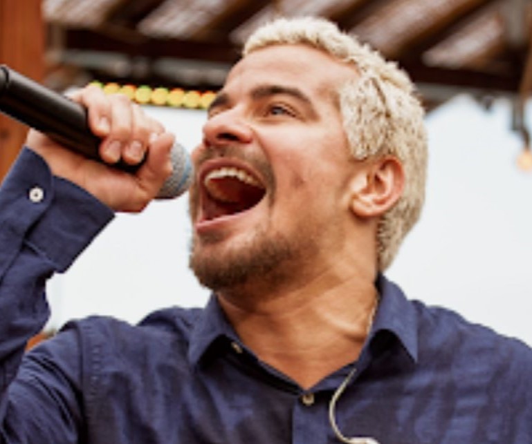 Festa da Cidade: Thiago Martins substitui Molejo no show de domingo (17) em Guarapari