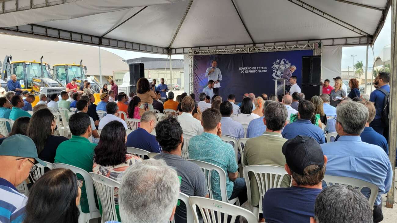 Alfredo Chaves recebe novas máquinas e equipamentos agrícolas do Governo do ES