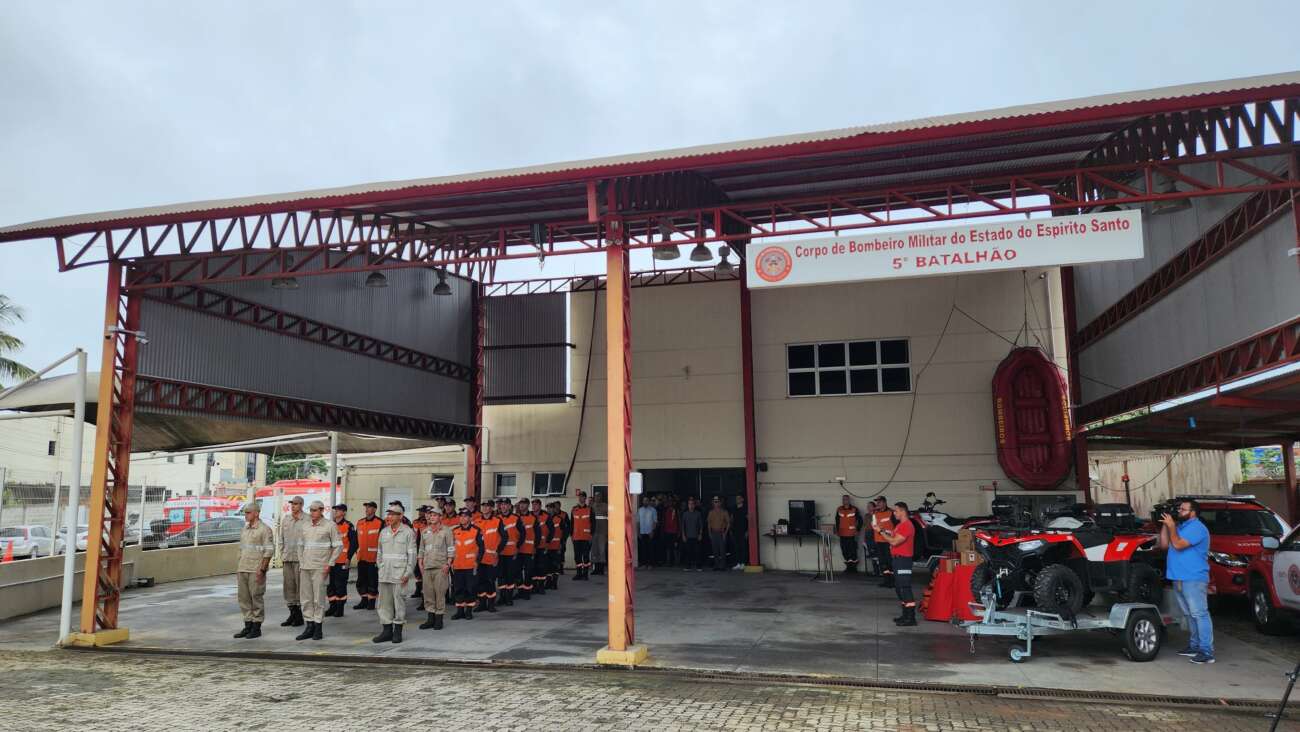 Bombeiros de Guarapari recebem novos equipamentos para salvamento marítimo