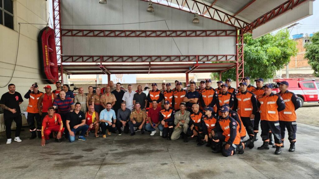 WhatsApp Image 2023 10 27 at 14.40.29 1 - Bombeiros de Guarapari recebem novos equipamentos para salvamento marítimo