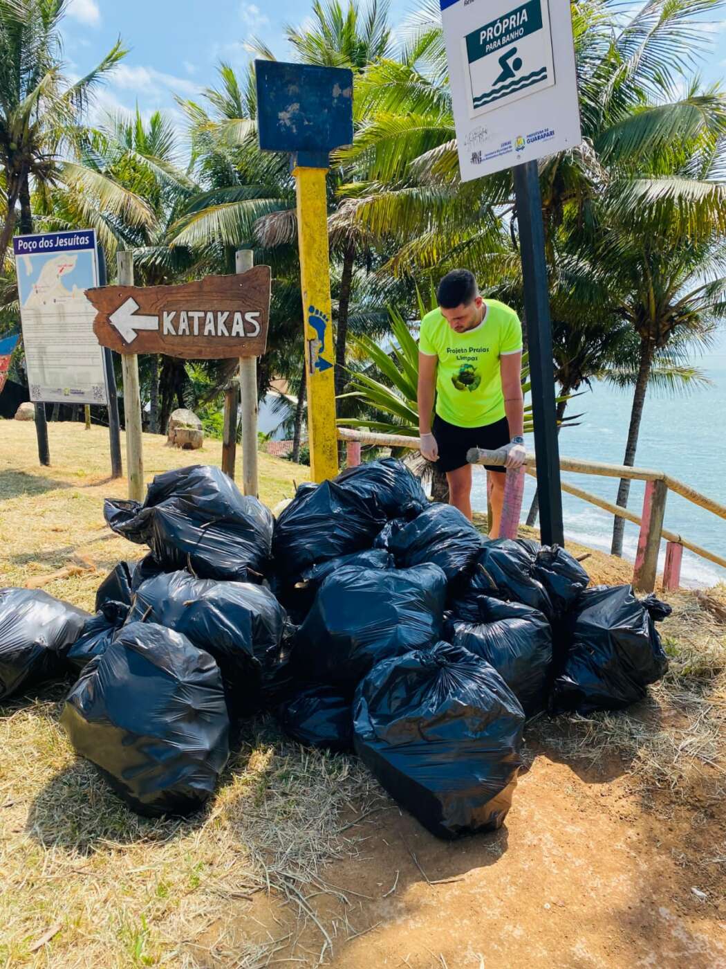 “Praias Limpas”: há três anos ação promove limpeza nas praias de Guarapari