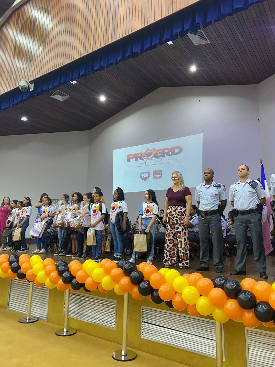 Polícia Militar de Guarapari realiza formatura do PROERD com mais de 300 alunos