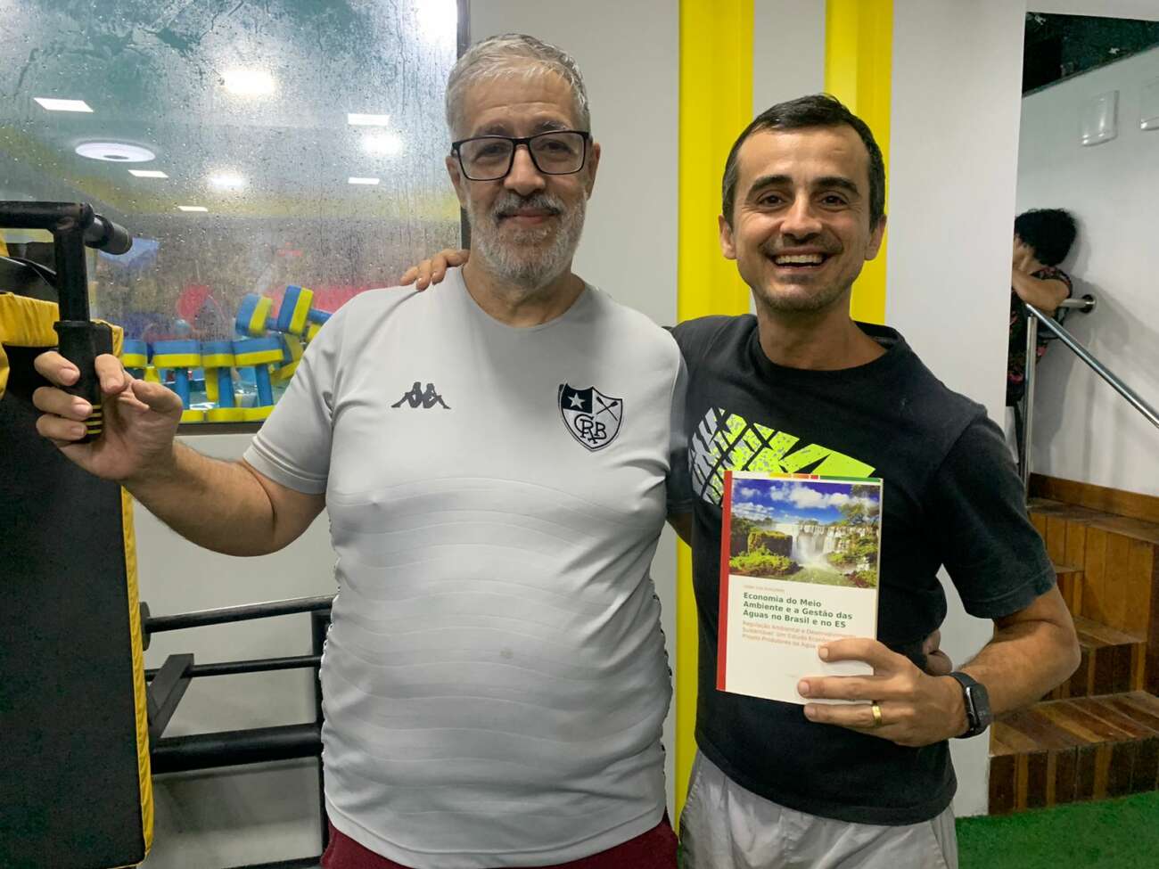 Professor de Guarapari lança livro sobre preservação do Rio Benevente