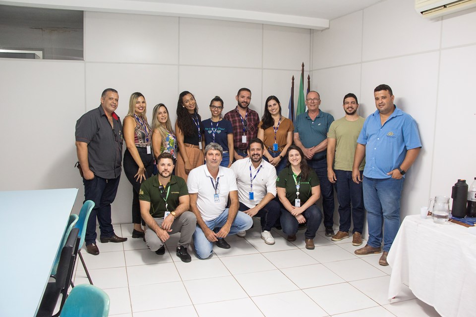 MG 6261 - Secretaria Estadual de Educação realiza visita técnica em cooperativa de Alfredo Chaves
