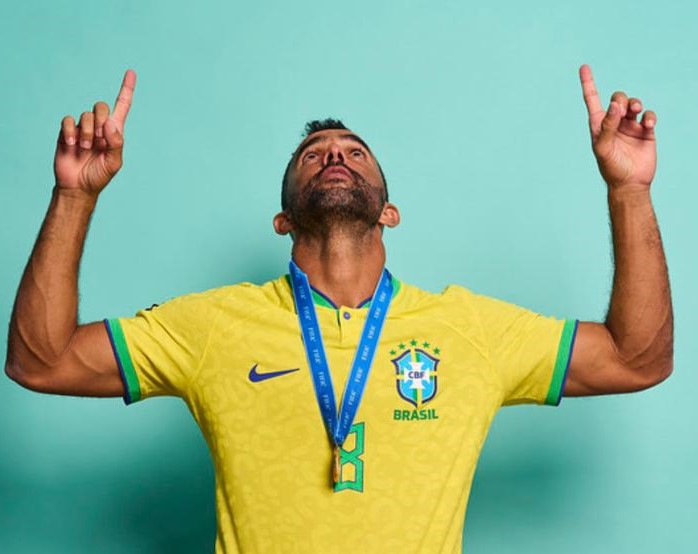 Campeão de Beach Soccer vende medalha para ajudar igreja em Anchieta