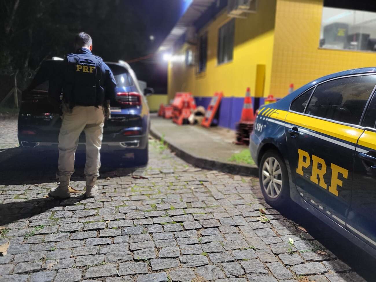 PRF recupera veículo clonado na BR-101 em Guarapari