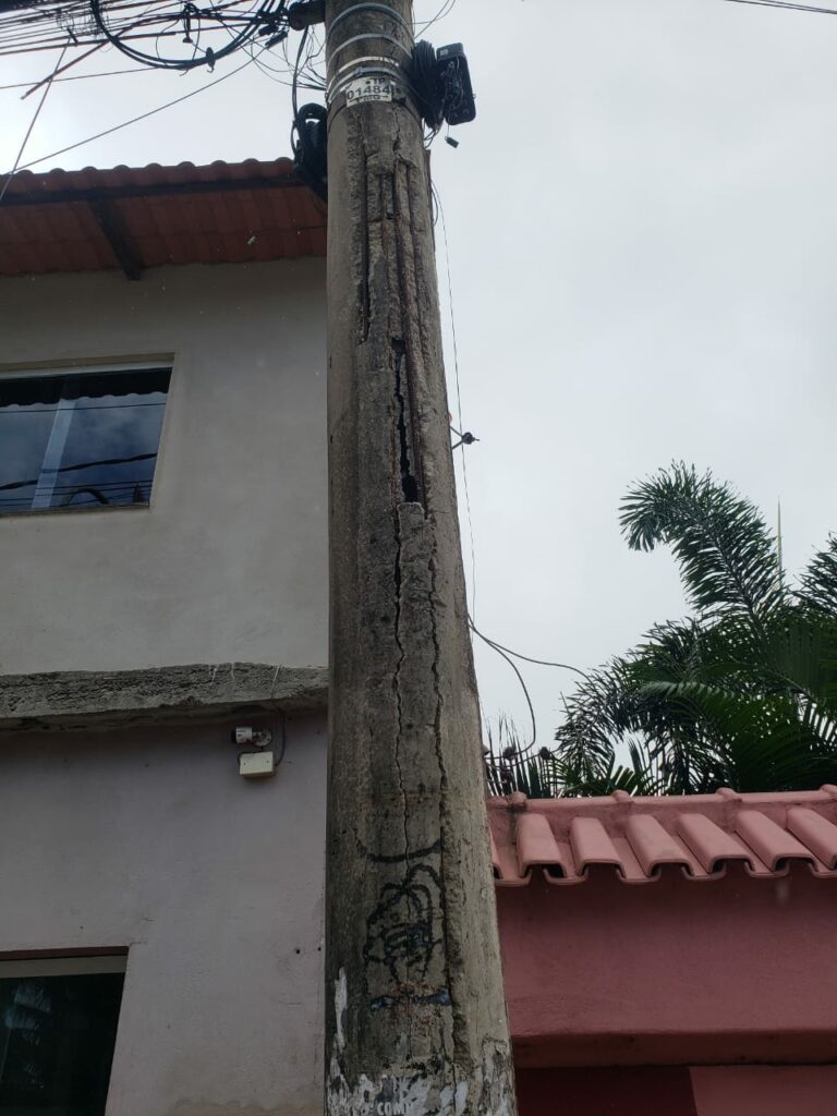 WhatsApp Image 2024 04 03 at 11.58.00 - Guarapari: poste sem manutenção em Santa Mônica preocupa moradores