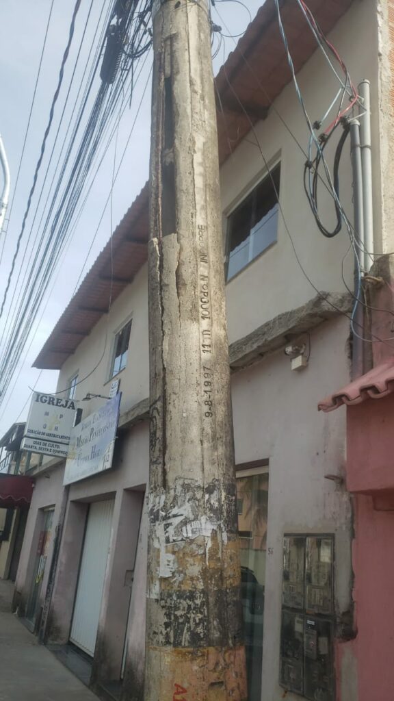 WhatsApp Image 2024 04 03 at 11.58.01 1 - Guarapari: poste sem manutenção em Santa Mônica preocupa moradores