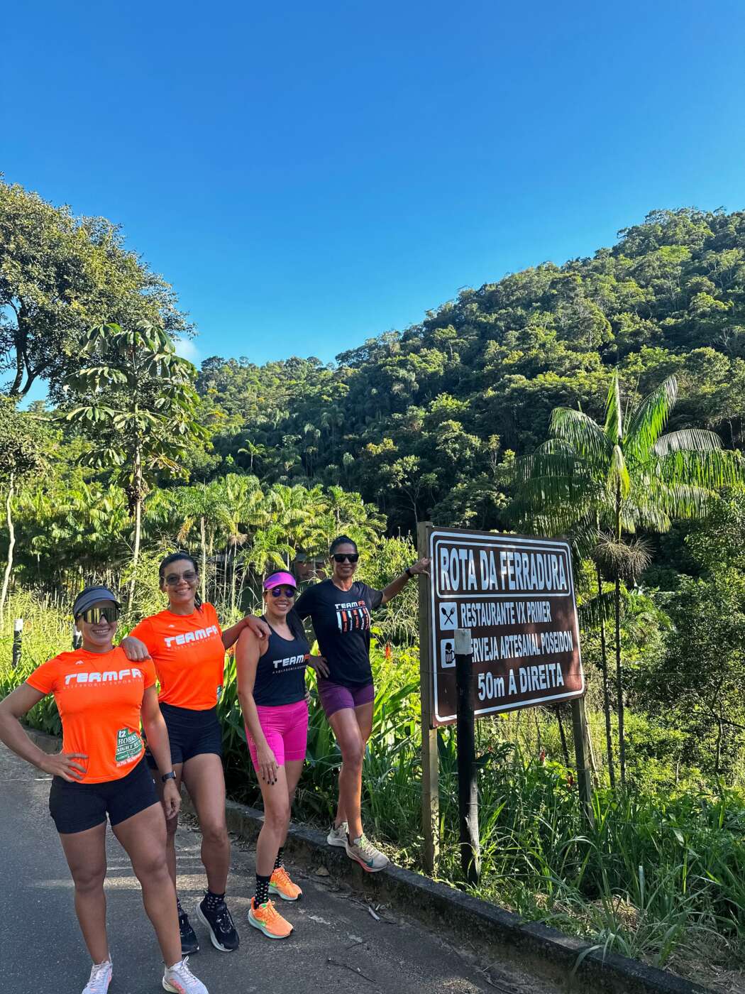 Atletas fazem reconhecimento dos percursos da corrida Rota da Ferradura em Guarapari