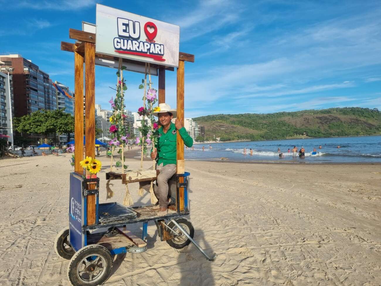 Estofador cria point de fotos e faz sucesso em praias de Guarapari