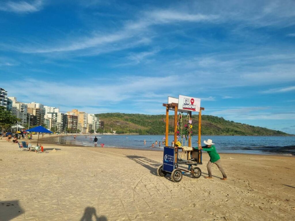 WhatsApp Image 2024 05 03 at 10.51.49 - Estofador cria point de fotos e faz sucesso em praias de Guarapari