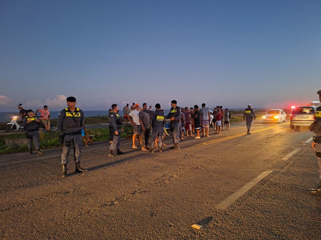 Moradores do Lameirão e da Praia do Riacho reivindicam melhorias durante manifestação 2 WhatsApp Image 2024 05 06 at 18.57.14
