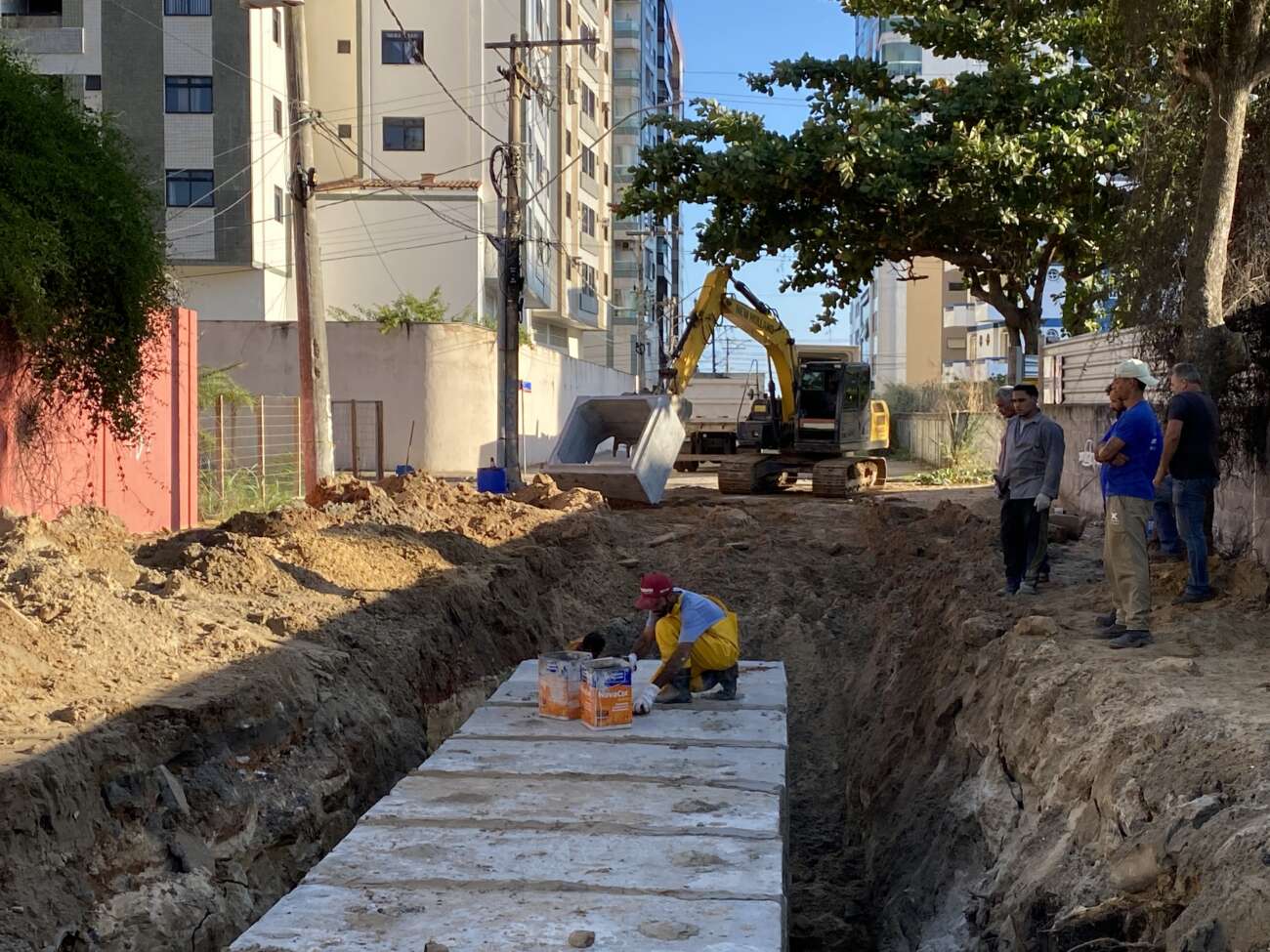 Obra de instalação do novo sistema de macrodrenagem na Praia do Morro deve durar 6 meses