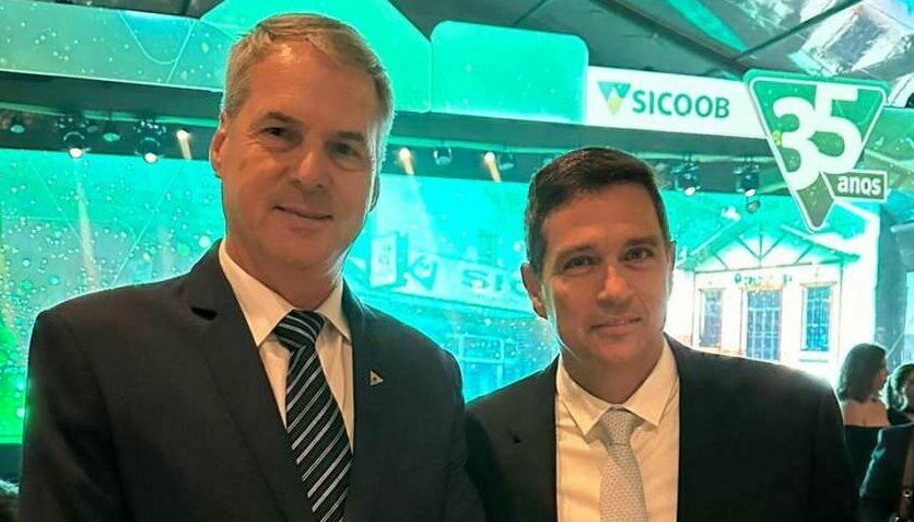 Sicoob Sul Litorâneo celebra 35 anos de fundação do Sicoob ES