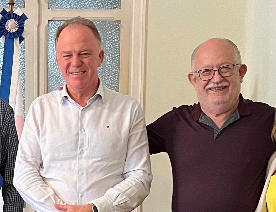 Prefeito de Alfredo Chaves e governador do Estado se reúnem para discutir obras no município