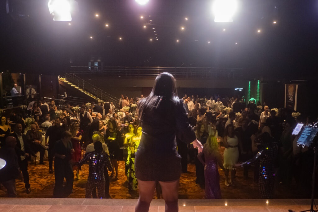 Celebração e solidariedade: Baile da Sou arrecadou cerca de 300kg de alimentos