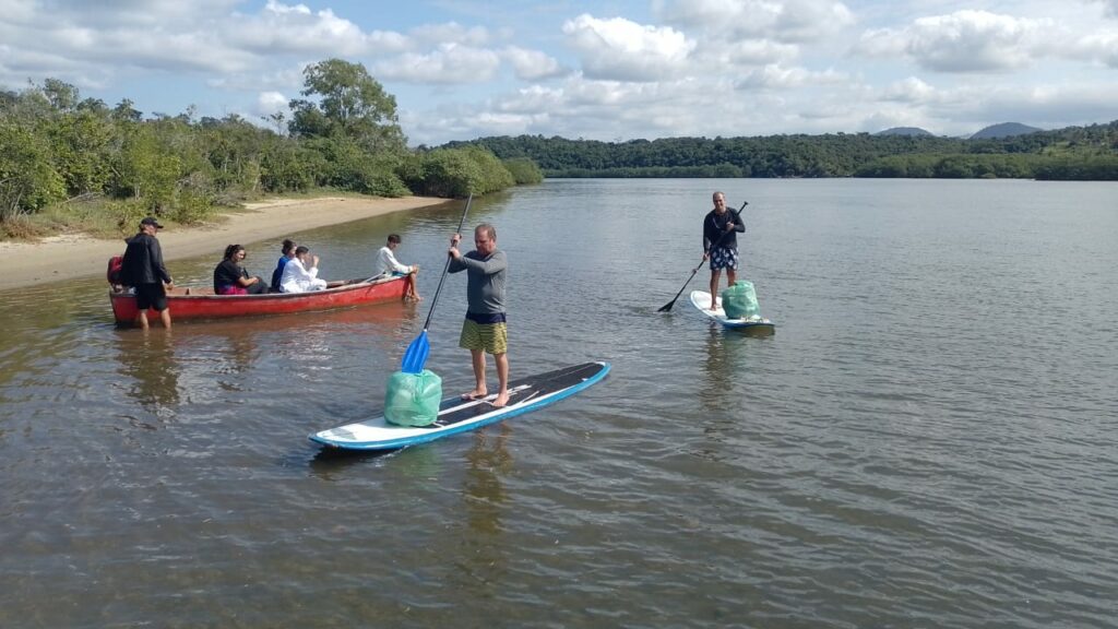 Mutirões retiraram mais de duas toneladas de lixo do manguezal de Guarapari 3 mutirao canal 30mai24